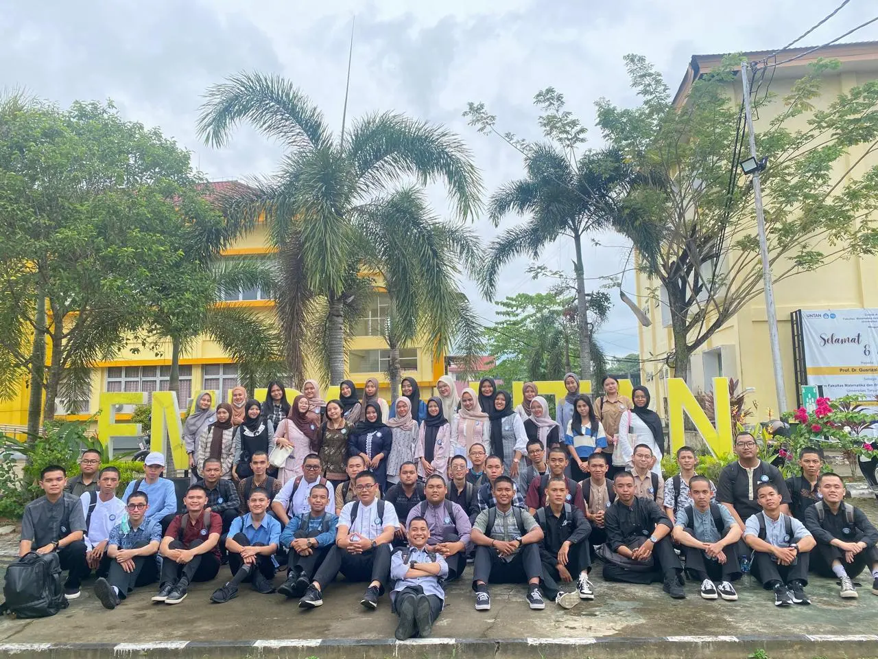 Foto Angkatan Pertama
